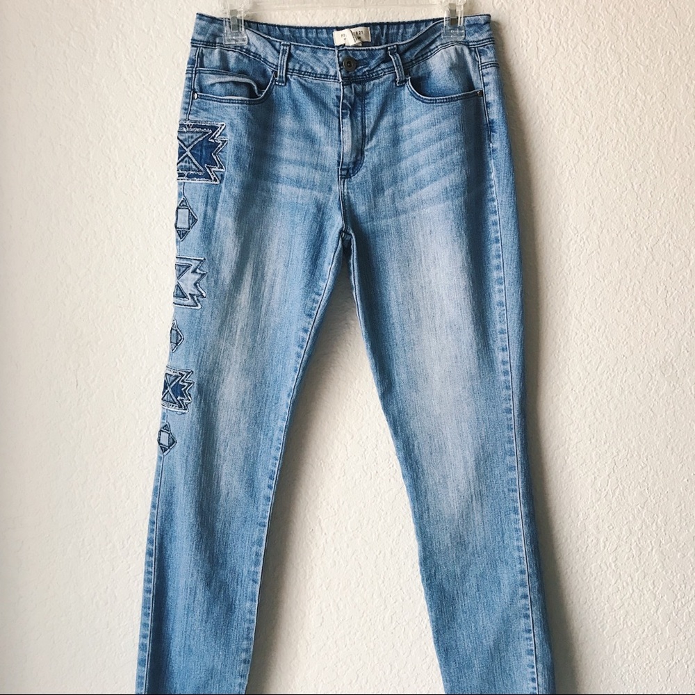 Forever 21 skinny jeans w/ leg pattern